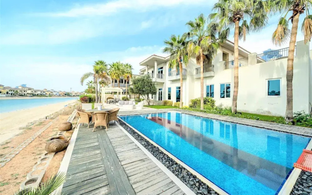Ultimate Luxury sea front villa with private pool Palm Jumeirah