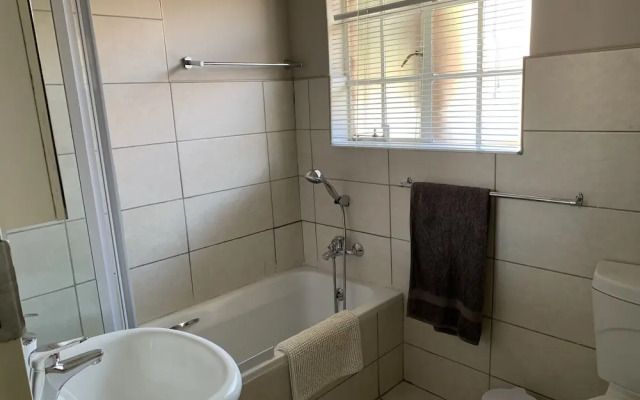 Comfortable Furnished Apartment Wi-fi Free Parking