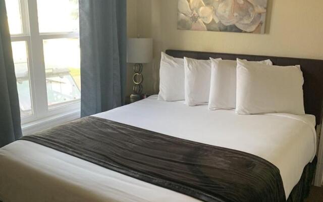 Lamplighter Cabins & Suites