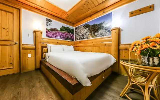 Pine Motel