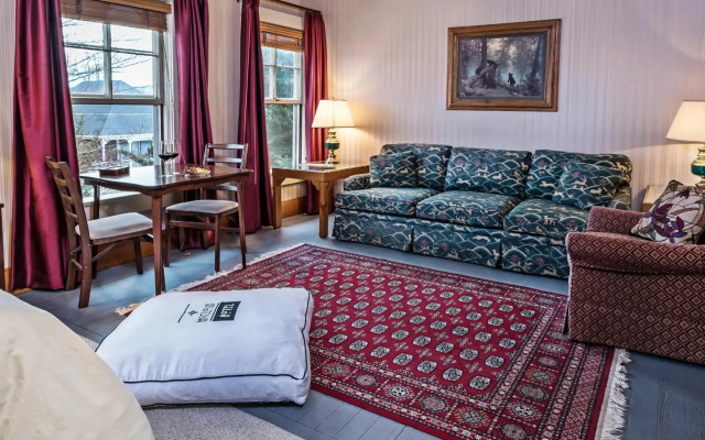 McCloud Hotel