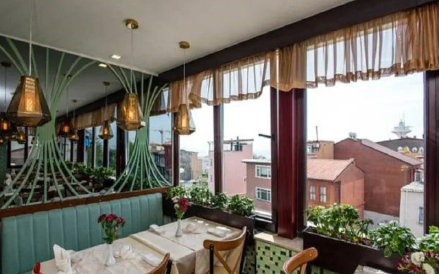 Almina Guest House