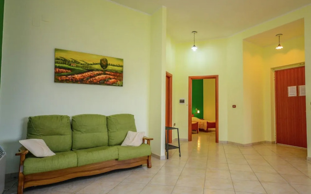 Apartment With Lovely Pool