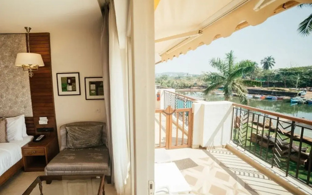 Acron Waterfront Resort