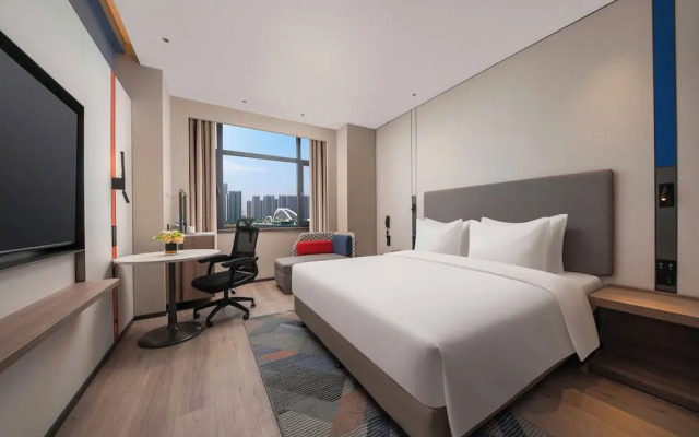 Holiday Inn Express Qingdao City Balcony by IHG