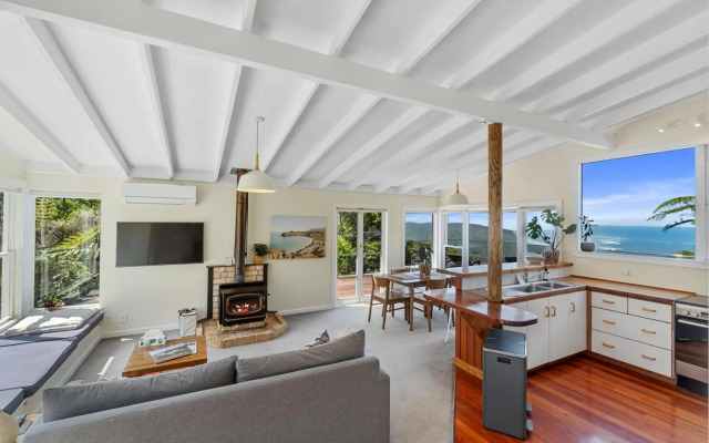 Piha - City Escape, Piha Holiday Home