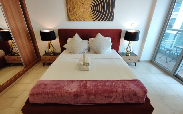 Lux BnB Princess Tower I  Palm & Ocean Views