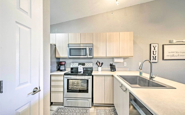 Condo w/ Pool Access: 3 Mi to Branson Strip!