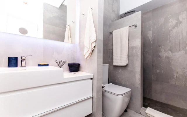 Sweet Suite Flora in Vouliagmeni