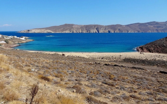 aniko suites Chora