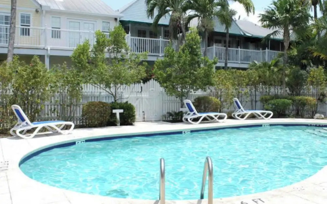 Bahamian Reed by Avantstay Walk to Everything! w/ Community Pool Week Long Stays Only
