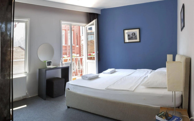 Hush Hostel Lounge