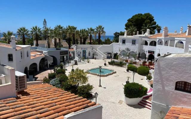AD hus on Carvoeiro