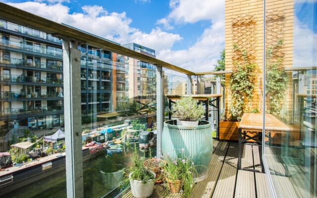 Beautiful 2-bedroom Flat With Balcony in E London