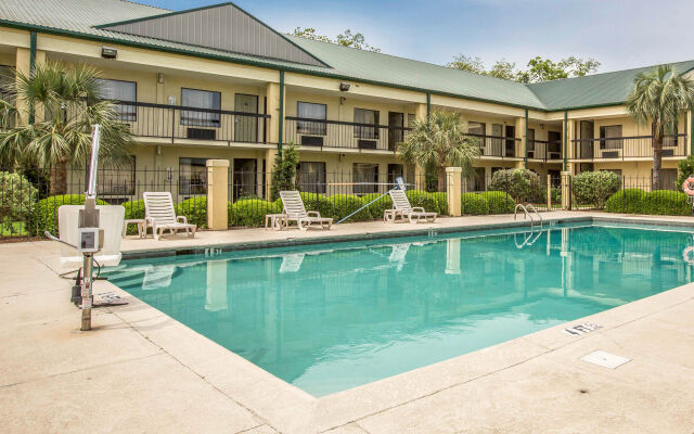 Quality Inn & Suites near Lake Eufaula