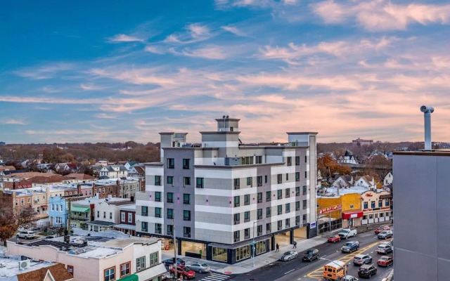 Van Wyck Hotel & Suites Near JFK Airport