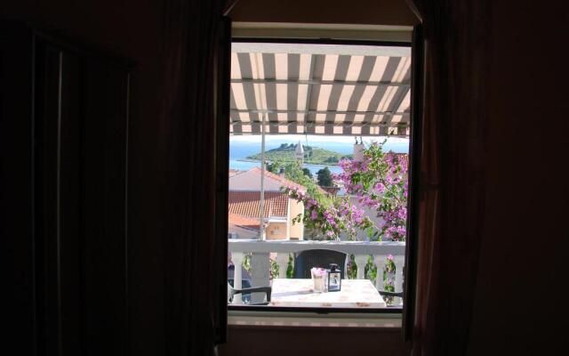 Rasin Apartments