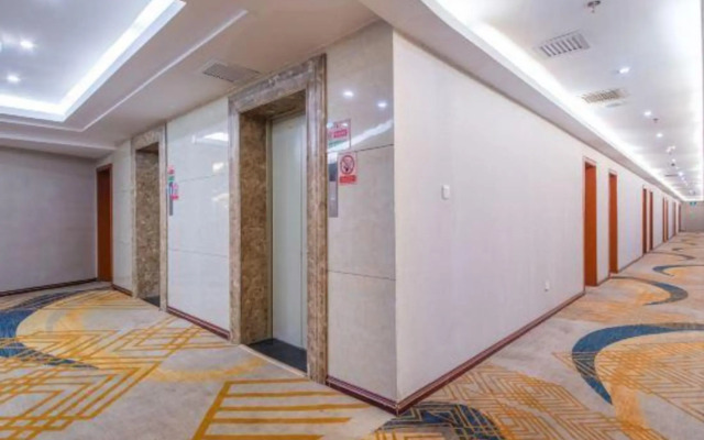 Hengyi Hotel (Railway Station Store of Dashu Camp, Renmin East Road, Kunming)