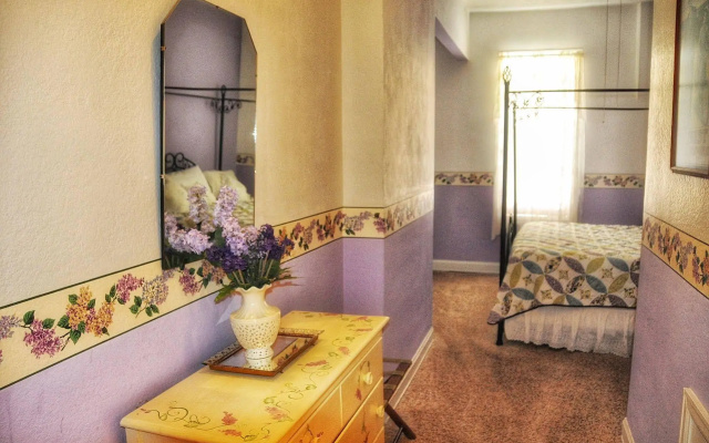 La Plaza Inn