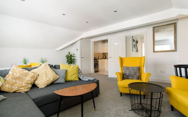 3 84a Albany Road