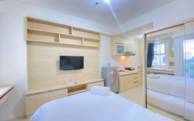 Classy Chic Studio Room At Apartment Parahyangan Residence Bandung