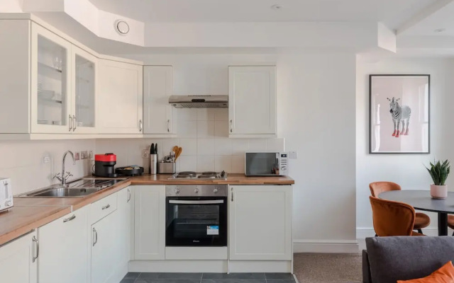 The Vanity Affair - Fitzrovia - by Frankie Says