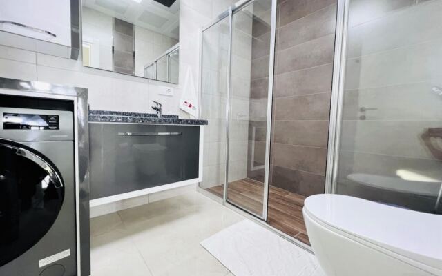 Villa With Private Pool and Terrace in Alanya