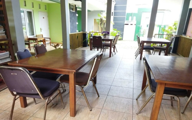 Wimbo Hotel Borobudur