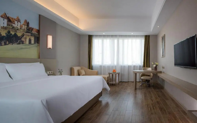 Vienna International Hotel (Sanya High-speed Railway Station)