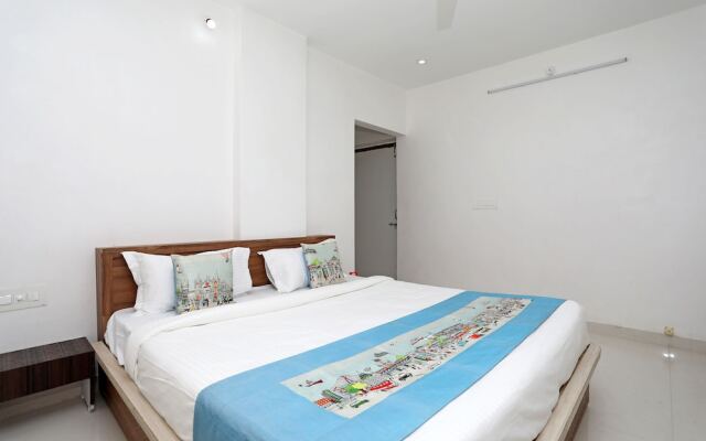OYO 10061 Home 3BHK Modern Near Gulab Bagh