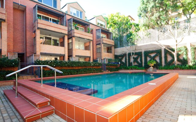 2 Bed Sydney Executive Apt Close To City