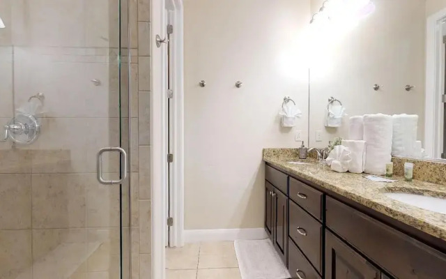 Southern Delight 3 Bedroom Apts by RedAwning