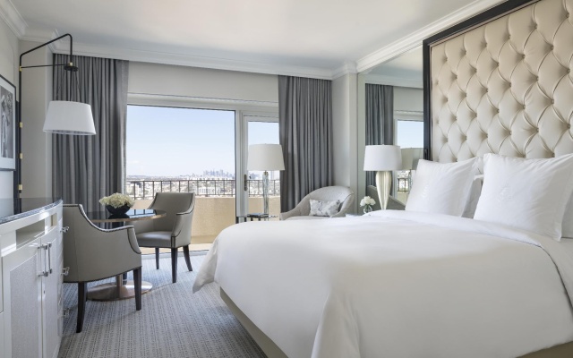 Deluxe Double room with balcony (full double bed)