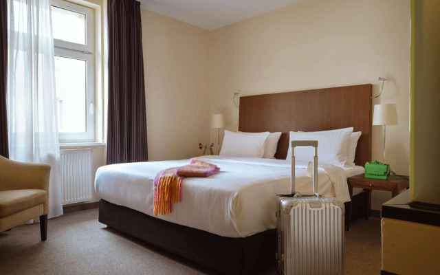 Metropolitan Hotel by Flemings