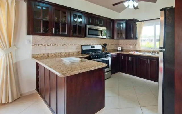 Privacy and Comfort Luxury 6 Bedroom Villa