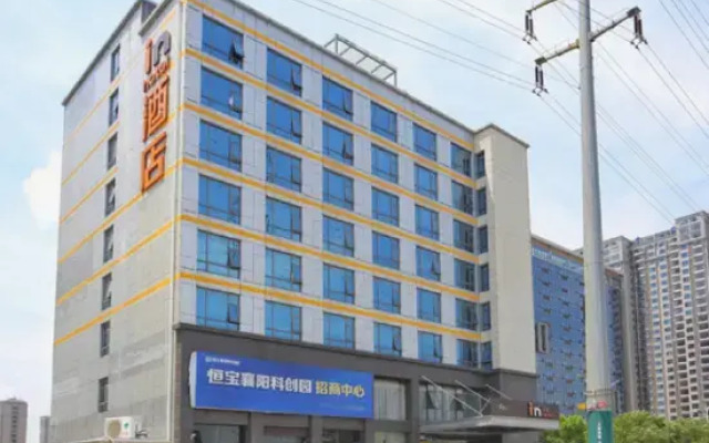 in Hotel (Xiangyang Erqi Store)