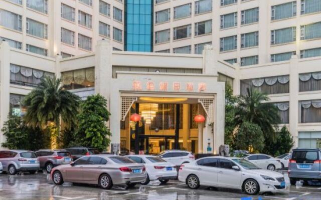 Zhanjiang Yinglun Holiday Hotel (Mazhang High Speed Railway Station Shop)