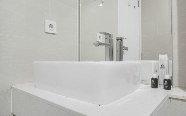 Restful And Modern 3Br At Daan Mogot City Apartment