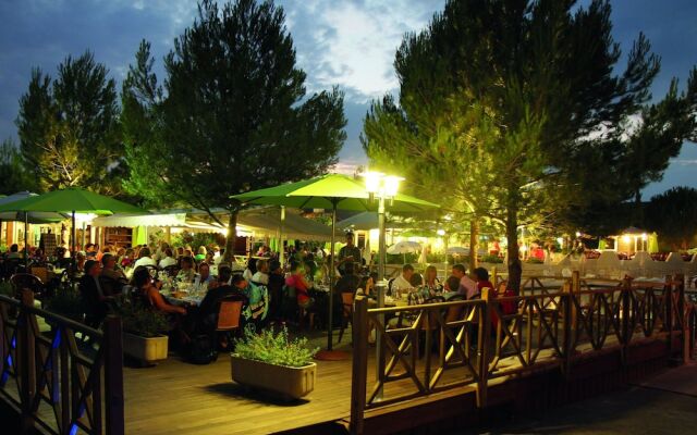 Nice Bungalow With Dishwasher on a Green Domain