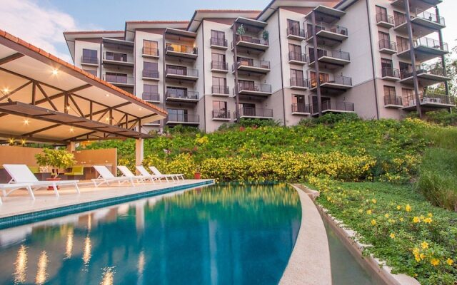 Luxury Condo with Sea View