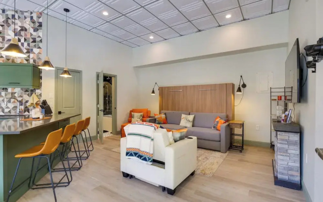 Mtn & Lake Views: Chic Keystone Studio