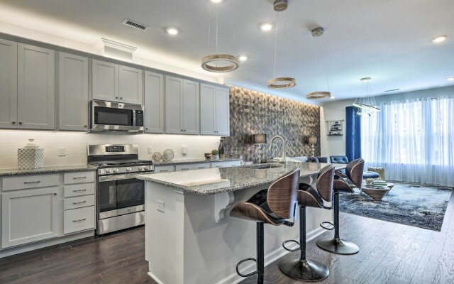 Tasteful Durham Townhome - 6 Mi to Downtown!