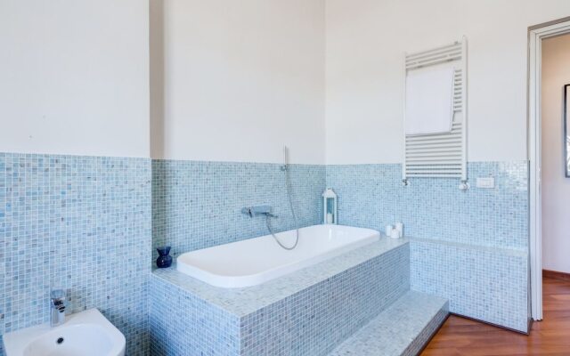 Modern and Stylish Flat Near P.zza Della Repubblica