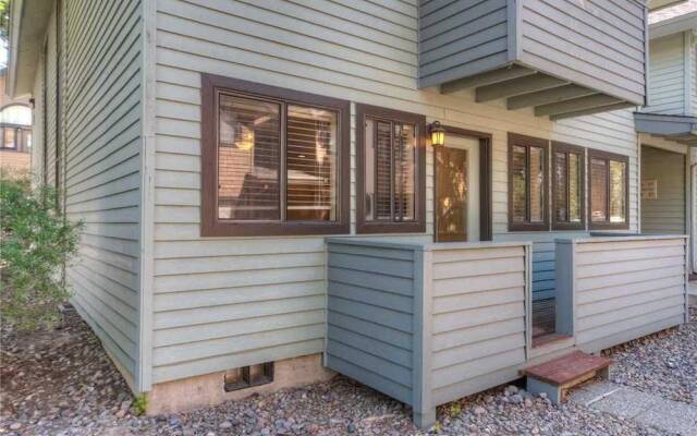 Powder Village Condominium E5