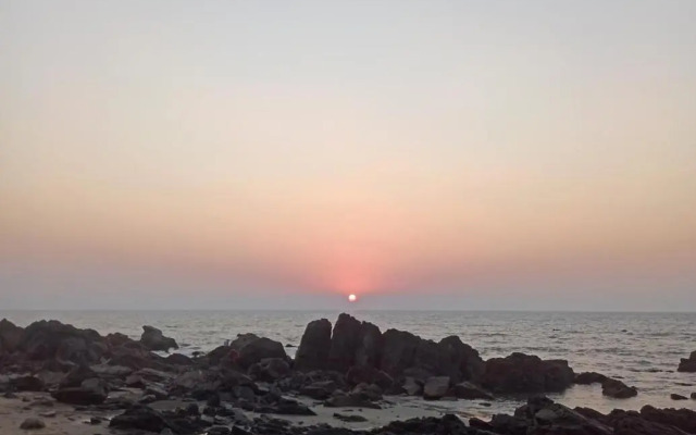 Goroomgo Om Ganesh Naik Cliff Side Guest House Goa