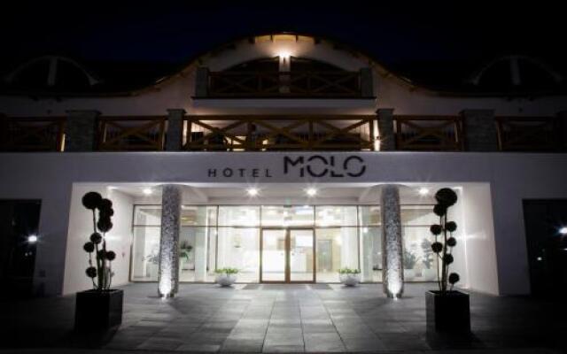 Molo Resort Hotel