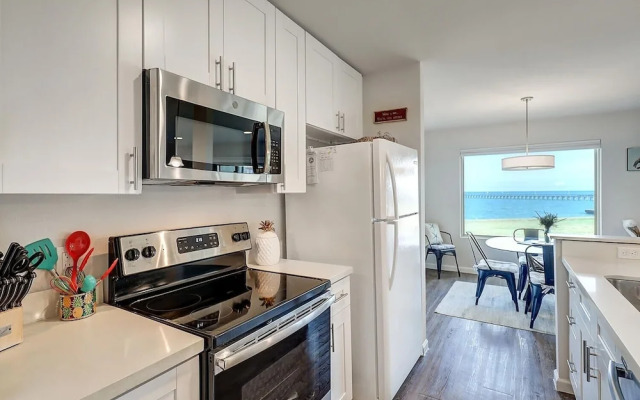 Chamingo 2 Bedroom Condo by Redawning