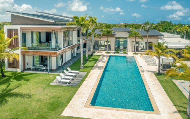 Luxurious Villa w Maid Pool Jacuzzi at Cap Cana