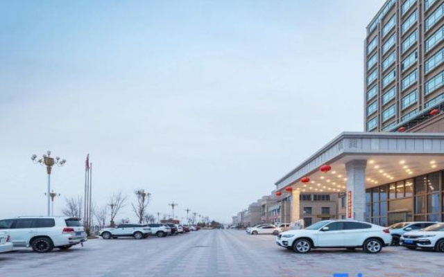 Guoyu Grand Hotel (Hetian Yulong Kashi River Yudu City Branch)