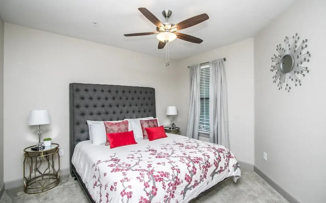 Rooftop Pool-Close 2 Shops-Dining-C4419